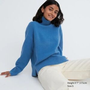 Uniqlo Souffle Blue Turtleneck Sweater - Purchased in Japan! — Size L
